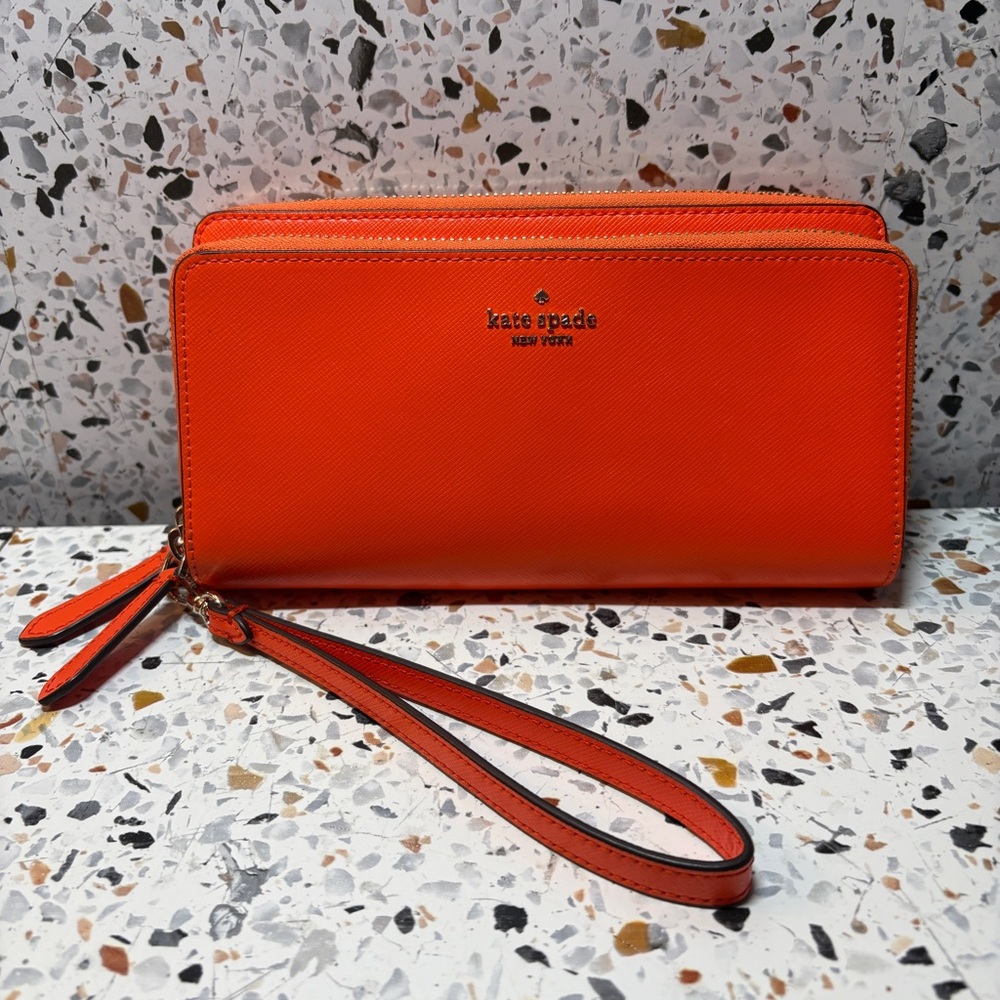 Payton Large Carry Wristlet